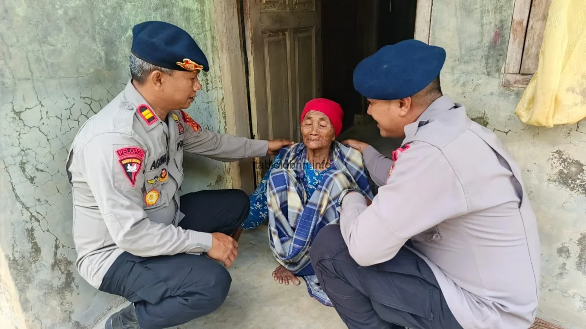 Brimob Kompi 2 Batalyon B Pelopor Salurkan Bantuan Sembako untuk Warga di Aceh Timur